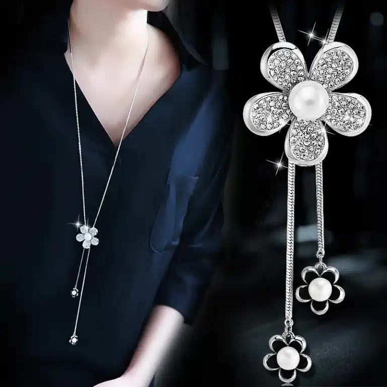 Collier long femme fleur perlée argentée 1