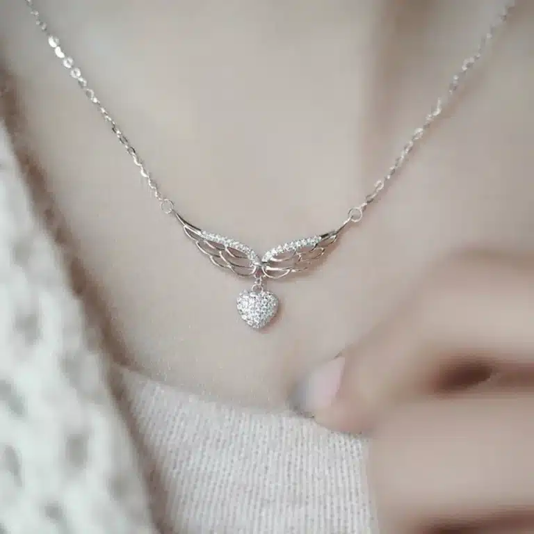 Collier femme ailes d'ange et coeur brillant 2