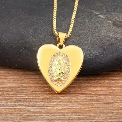 Collier femme coeur doré brillant allongé 6
