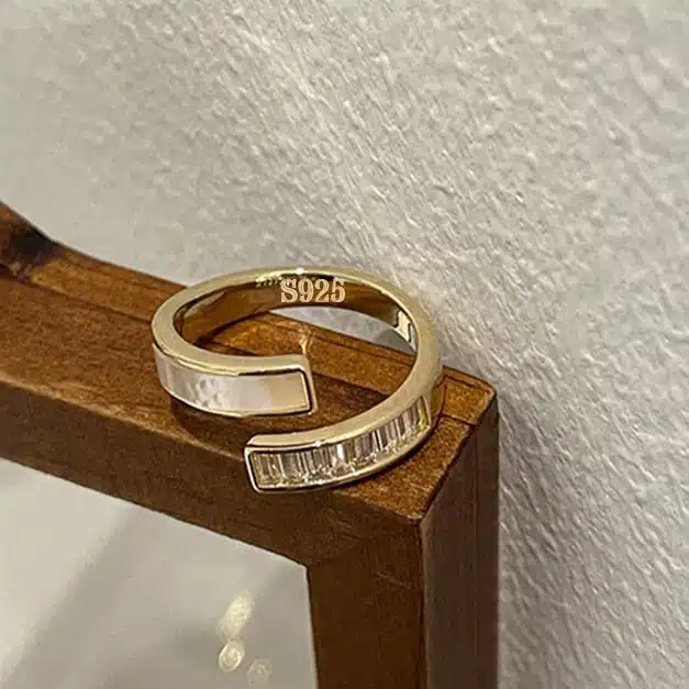 Bague femme asymétrique dorée nacrée 1