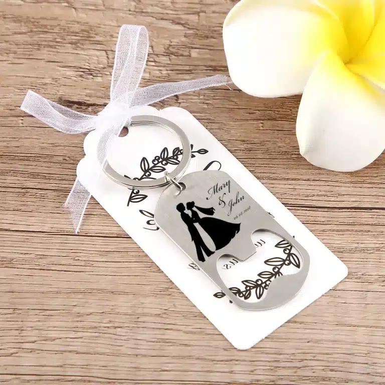 Porte-clés ouvre-bouteille personnalisé mariage 1