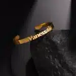 Bracelet manchette prénom doré minimaliste 1