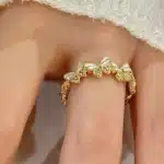 Bague femme petits papillons dorés en blancs 1