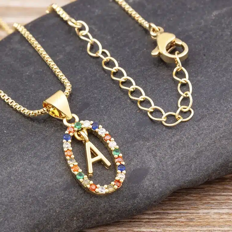Collier femme lettre colorée 2