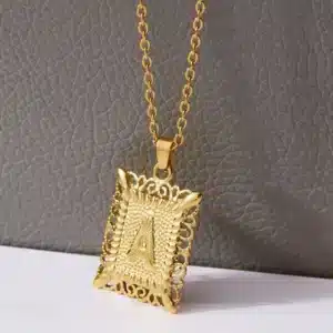 Collier femme personnalisé cadre initiale 1