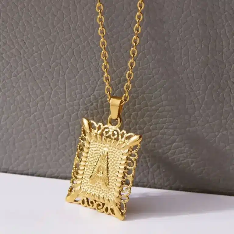 Collier femme personnalisé cadre initiale 1