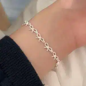 Bracelet fin femme avec petits noeuds brillants 1