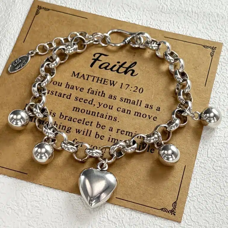 Bracelet femme breloques coeur et boules 1