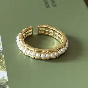 Bague femme couronne dorée perlée 1