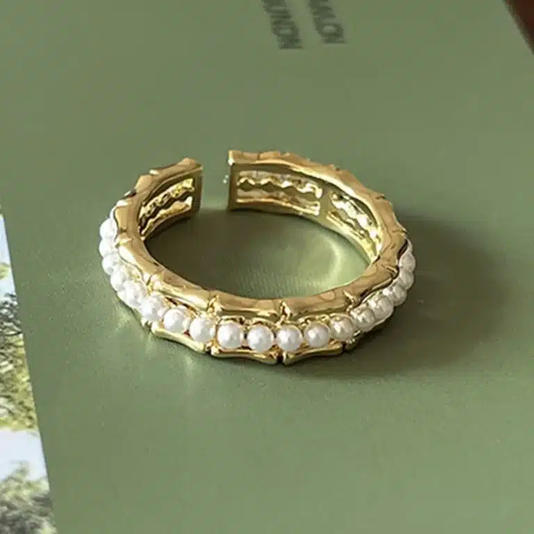 Bague femme couronne dorée perlée 1