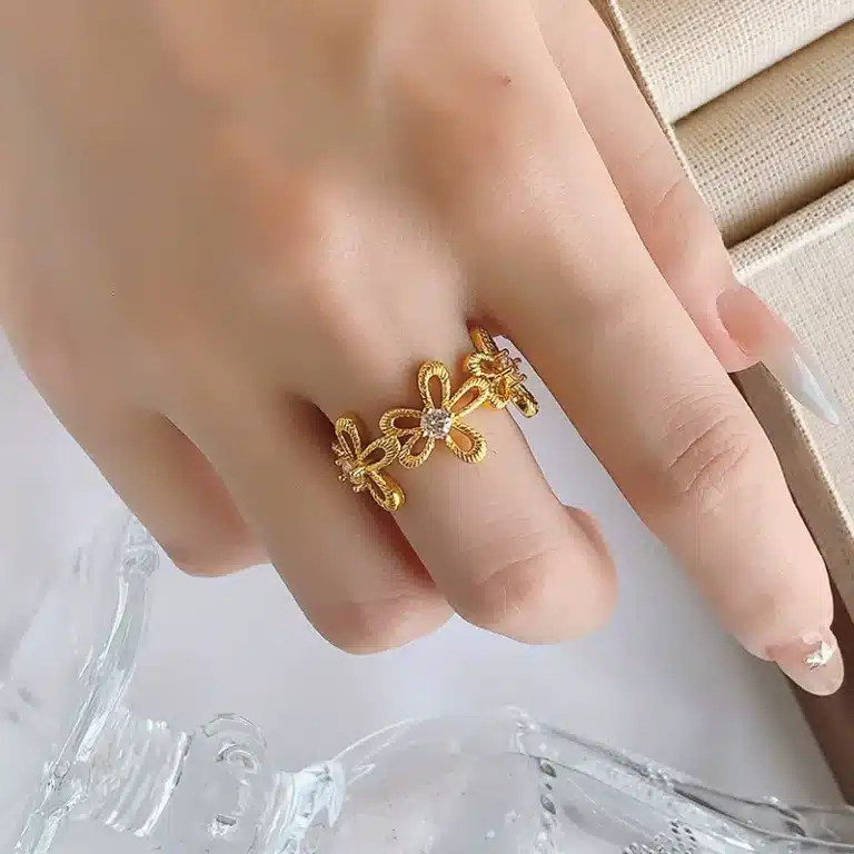 Bague femme couronne de fleurs dorée 1