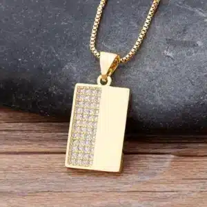 Collier femme plaque rectangulaire dorée brillante 1
