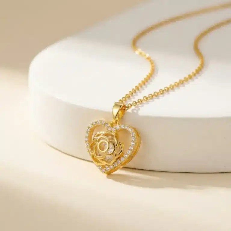 Collier femme pendentif coeur ajouré avec rose 3