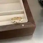 Bague femme matelassée blanche dorée 1