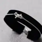 Bracelet fin pour femme avec noeud brillant 1