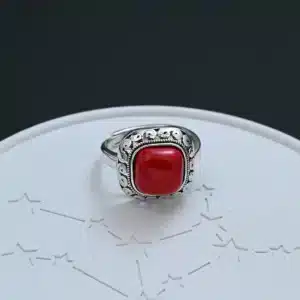 Bague femme pierre rouge carrée 1