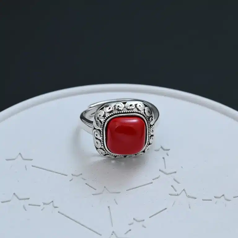 Bague femme pierre rouge carrée 1