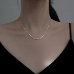 Collier femme chaine perlée argentée 1