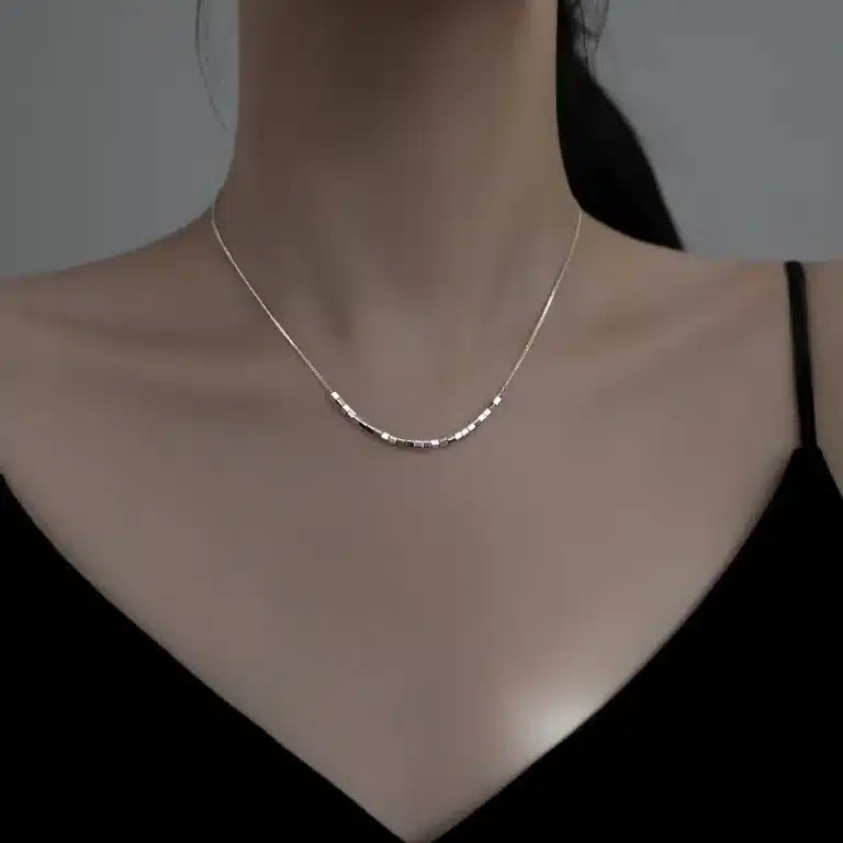 Collier femme chaine perlée argentée 1