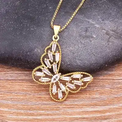 Collier femme papillon doré et blanc ajouré 1
