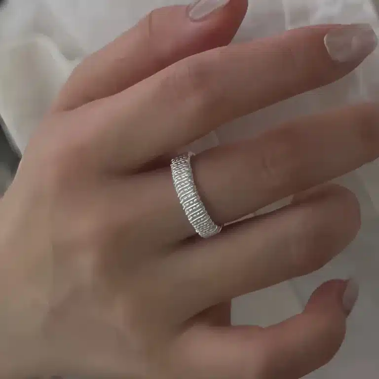 Bague de promesse femme minimaliste 1