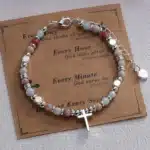 Bracelet femme perles colorées croix chrétienne 1