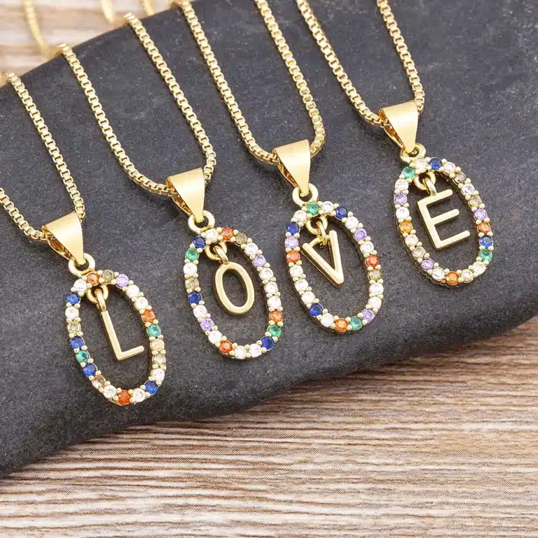 Collier femme lettre colorée 3