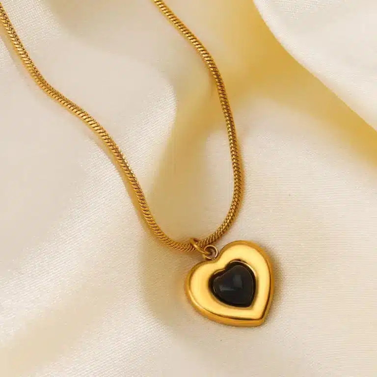 Collier femme pendentif coeur ajouré coloré 3