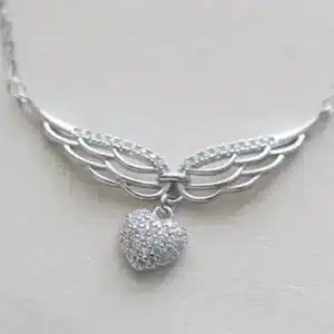 Collier femme ailes d'ange et coeur brillant 1