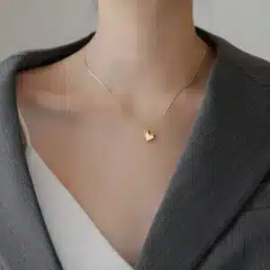 Collier femme petit cœur doré minimaliste 1