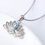 Collier femme fleur de lotus argent et bleu 1