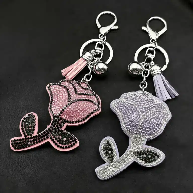 Porte-clés femme rose strass 1
