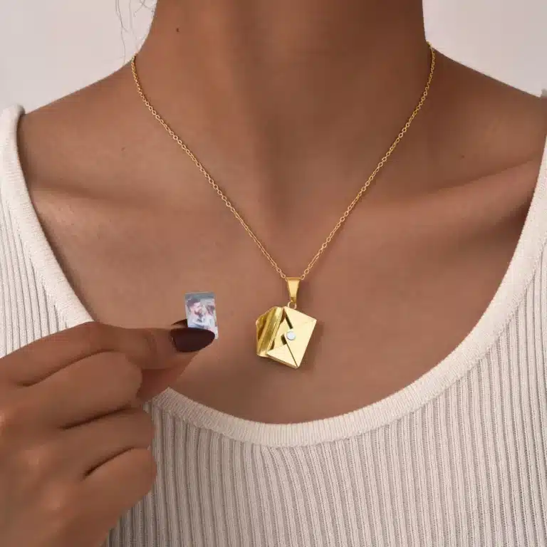Collier couple personnalisé enveloppe photo 2