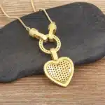 Collier femme coeur mousqueton doré avec strass 4