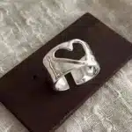 Bague femme épaisse avec coeur ajouré 1