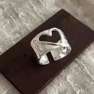 Bague femme épaisse avec coeur ajouré 1