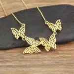 Bijou collier femme papillons colorés 3