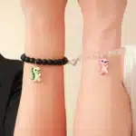 Bracelets couple noir et blanc dinosaures kawaii 2