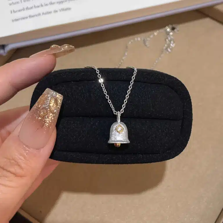 Collier femme clochette argentée 1