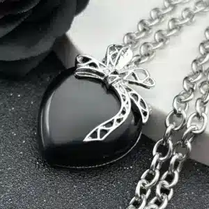 Collier femme gothique coeur noir et argent 1