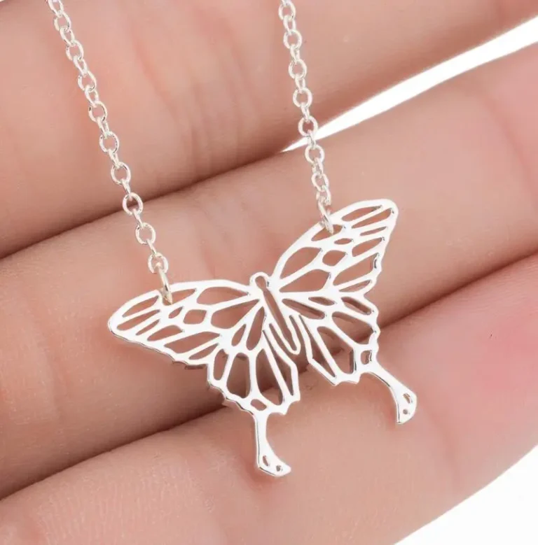 Collier femme papillon argenté 1