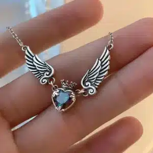 Collier femme coeur ailé avec couronne 1