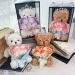Ours en peluche avec bouquet de roses 5