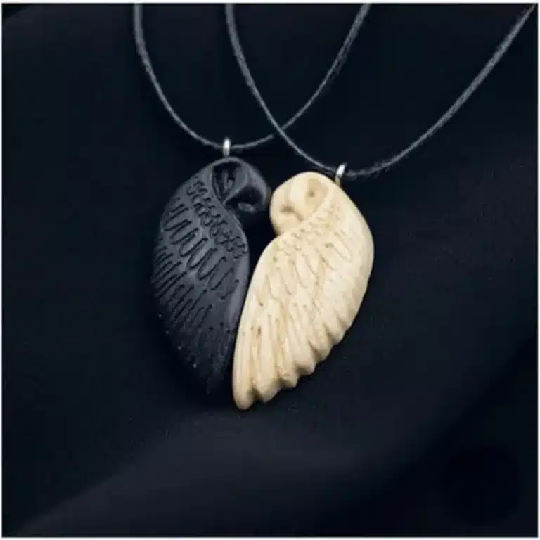 Collier couple ange démon bois 1