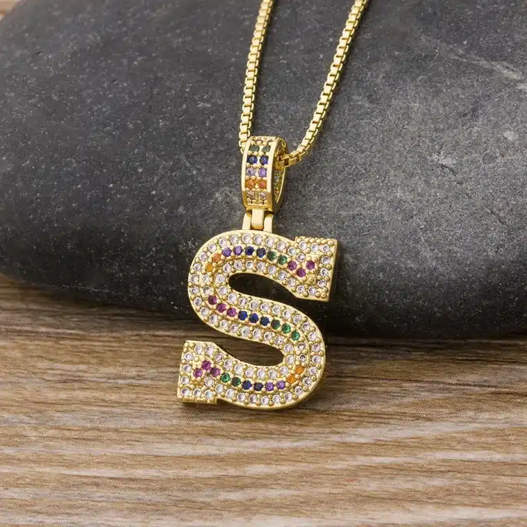 Collier femme initiale colorée strass 1