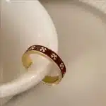 Bague femme bordeaux trèfles dorés 1