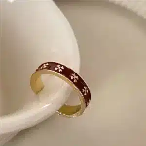 Bague femme bordeaux trèfles dorés 1