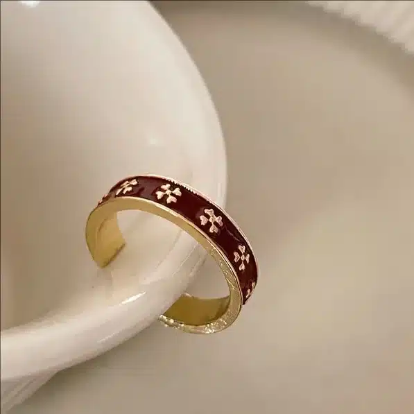 Bague femme bordeaux trèfles dorés 1