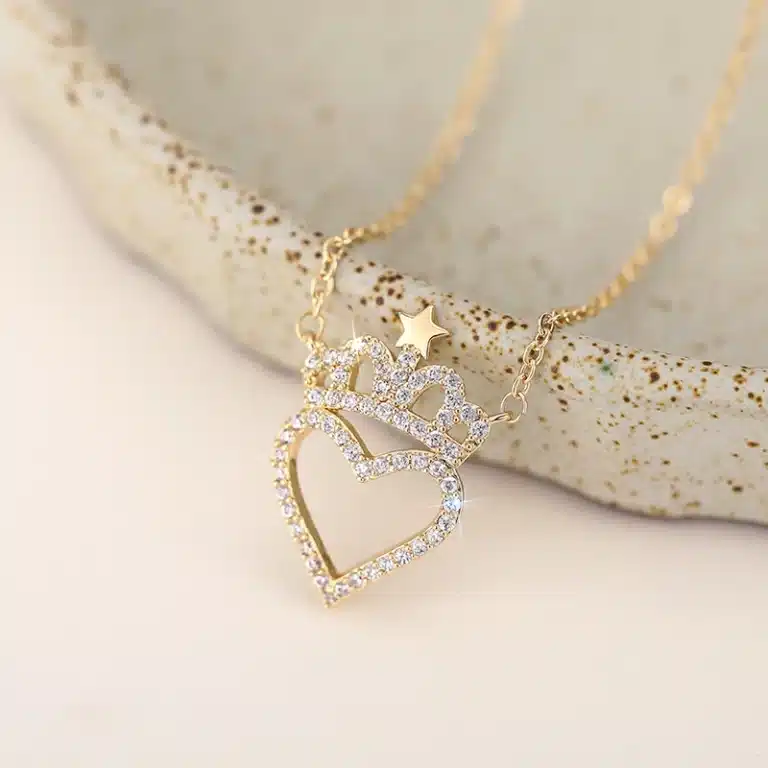 Collier femme coeur doré brillant avec couronne 5