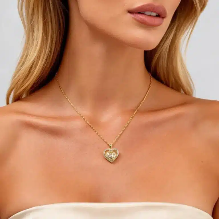 Collier femme pendentif coeur ajouré avec rose 2